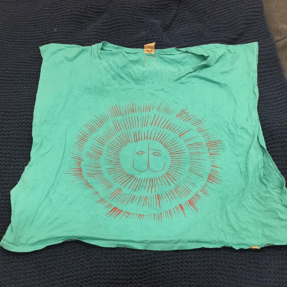 Boxy low cut arm holes shirt, muscle tee